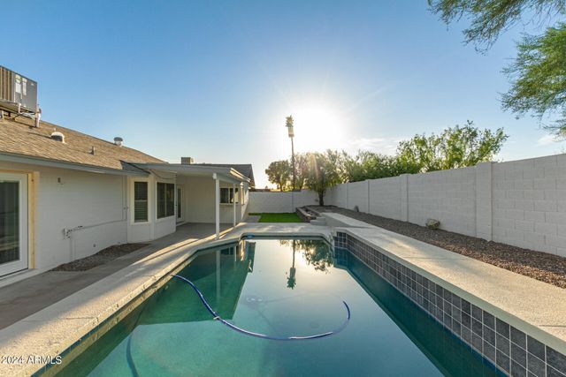 1734 W BANFF Lane, Phoenix, AZ 85023