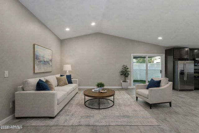 1734 W BANFF Lane, Phoenix, AZ 85023