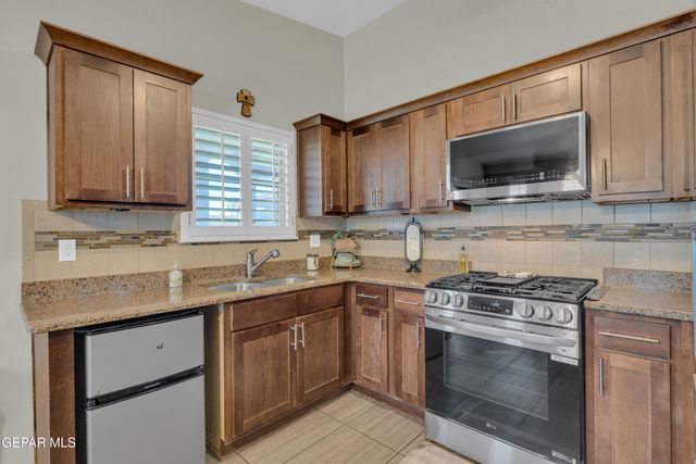 3021 WOODHEAD, El Paso, TX 79938
