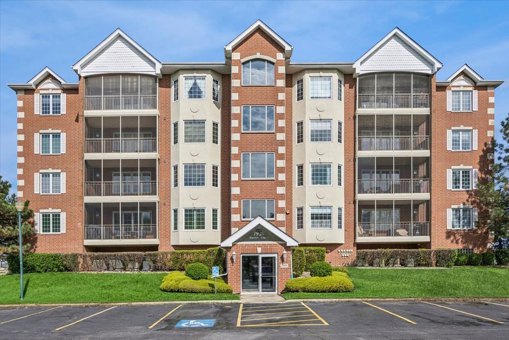 7920 Trinity Circle 2SW, Tinley Park, IL 60487