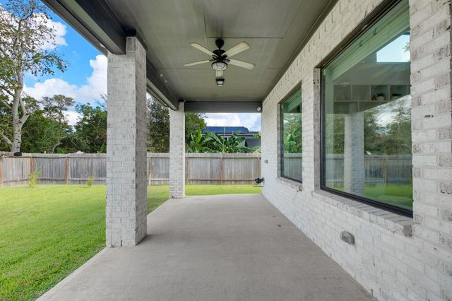 98 Dorado Drive, Friendswood, TX 77546