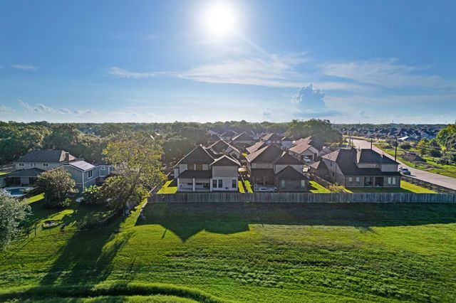 98 Dorado Drive, Friendswood, TX 77546