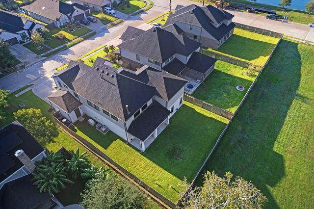98 Dorado Drive, Friendswood, TX 77546