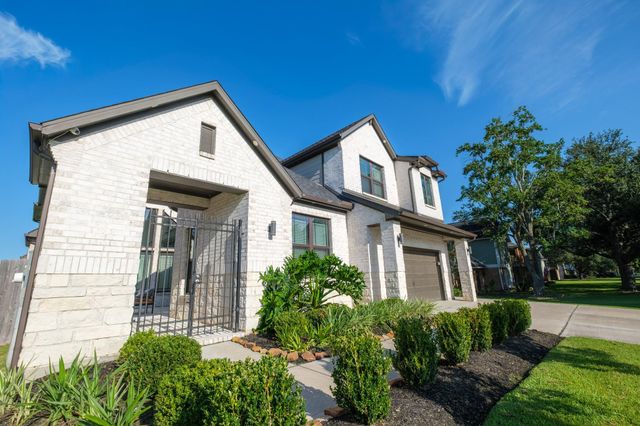 98 Dorado Drive, Friendswood, TX 77546