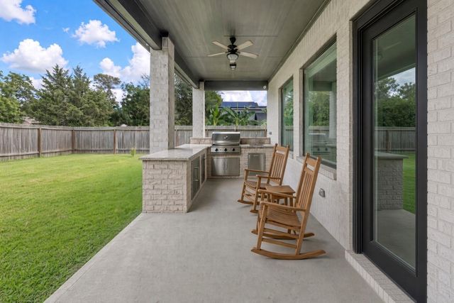 98 Dorado Drive, Friendswood, TX 77546