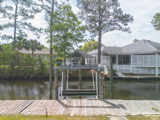 406 N Caribe Place, Gulfport, MS 39507