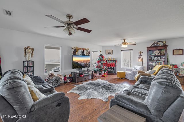 1739 Long Branch Rd, Seymour, TN 37865