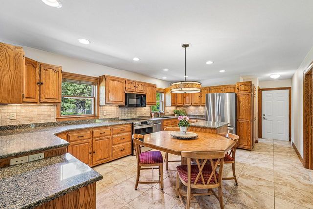 W68N347 Palmetto AVENUE, Cedarburg, WI 53012
