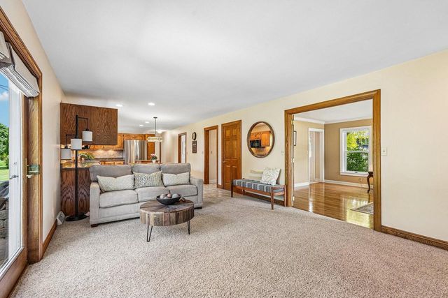 W68N347 Palmetto AVENUE, Cedarburg, WI 53012