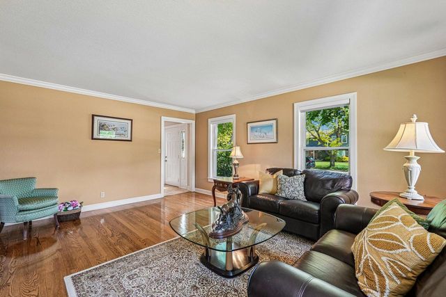 W68N347 Palmetto AVENUE, Cedarburg, WI 53012
