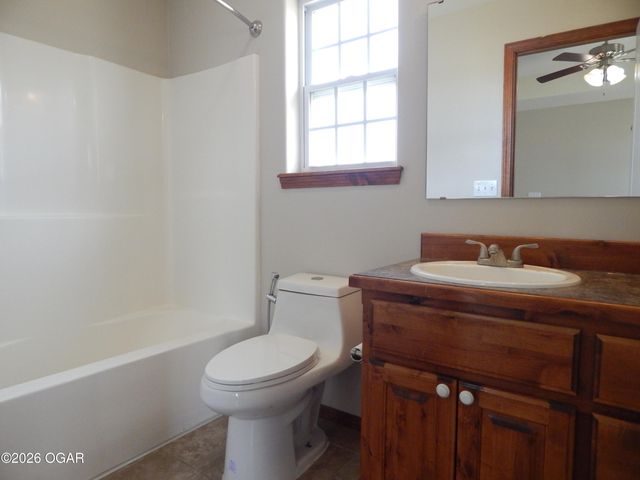 1218 Elm Court, Webb City, MO 64870