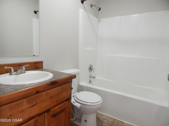 1218 Elm Court, Webb City, MO 64870