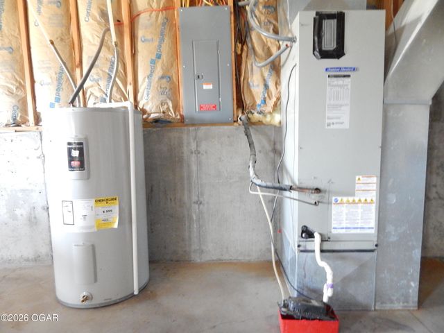 1218 Elm Court, Webb City, MO 64870