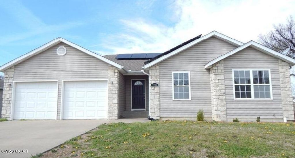 1218 Elm Court, Webb City, MO 64870