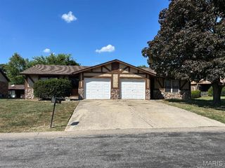 9-11 Kingsway Drive, Belleville, IL 62226