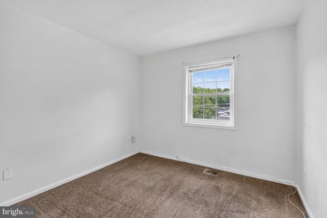 8108 LAKECREST DR, Greenbelt, MD 20770