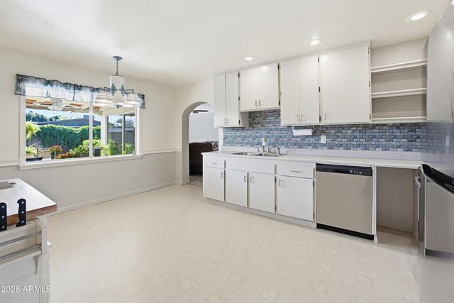 3221 W GREENWAY Road, Phoenix, AZ 85053