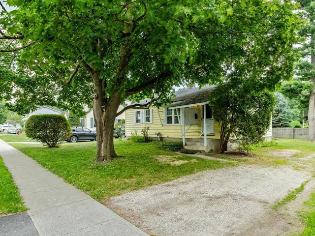108 Iroquois Avenue, Essex Junction, VT 05452