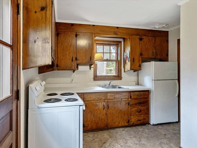 108 Iroquois Avenue, Essex Junction, VT 05452