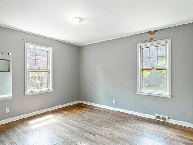 108 Iroquois Avenue, Essex Junction, VT 05452