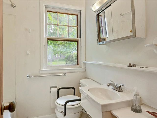 108 Iroquois Avenue, Essex Junction, VT 05452