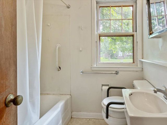 108 Iroquois Avenue, Essex Junction, VT 05452