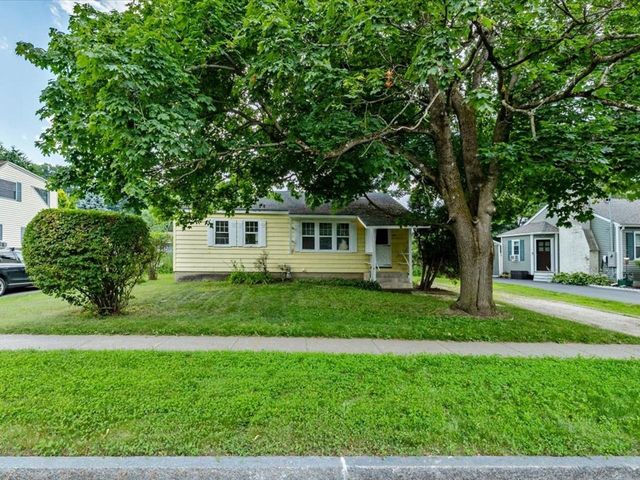 108 Iroquois Avenue, Essex Junction, VT 05452
