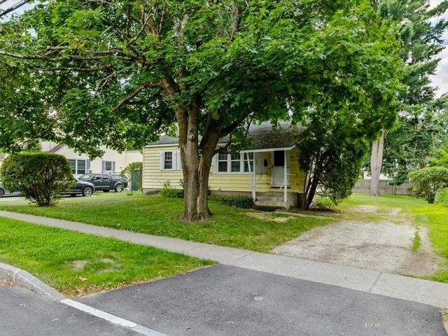 108 Iroquois Avenue, Essex Junction, VT 05452