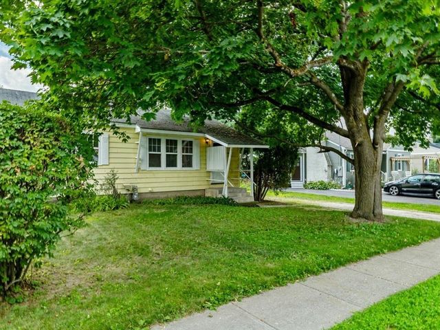 108 Iroquois Avenue, Essex Junction, VT 05452