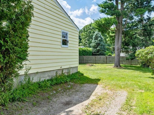 108 Iroquois Avenue, Essex Junction, VT 05452