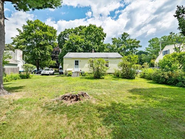 108 Iroquois Avenue, Essex Junction, VT 05452