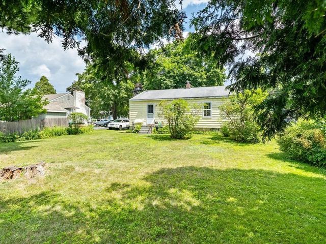 108 Iroquois Avenue, Essex Junction, VT 05452