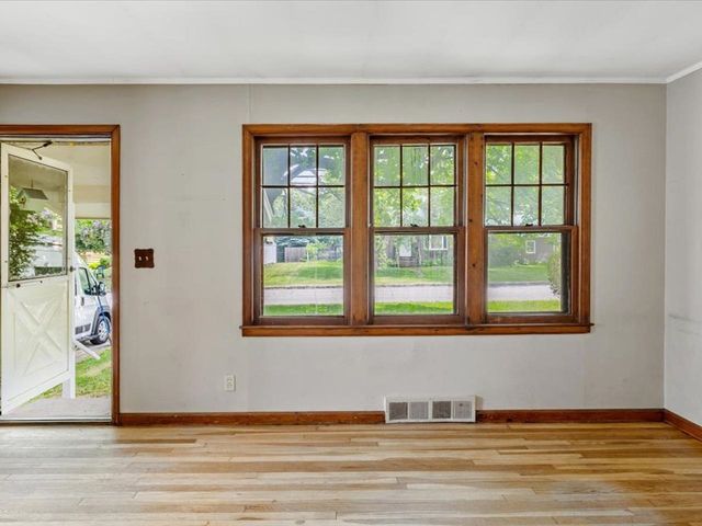 108 Iroquois Avenue, Essex Junction, VT 05452