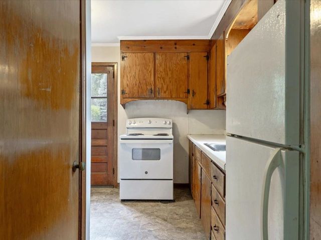 108 Iroquois Avenue, Essex Junction, VT 05452