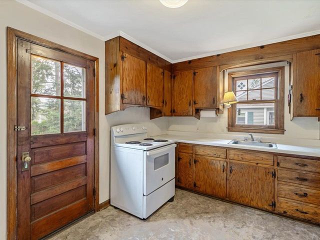 108 Iroquois Avenue, Essex Junction, VT 05452