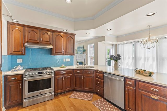 1526 Allison Dr, Upper St Clair, PA 15241
