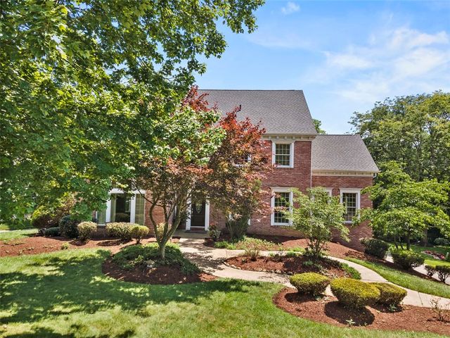 1526 Allison Dr, Upper St Clair, PA 15241
