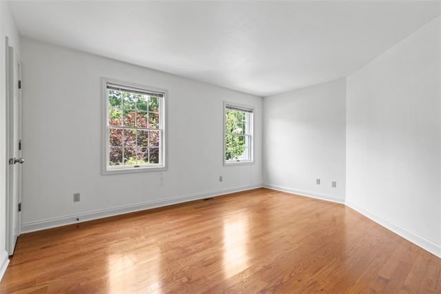 1526 Allison Dr, Upper St Clair, PA 15241