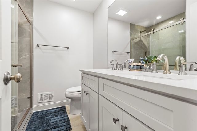 1526 Allison Dr, Upper St Clair, PA 15241
