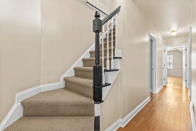 1526 Allison Dr, Upper St Clair, PA 15241