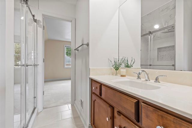 1526 Allison Dr, Upper St Clair, PA 15241