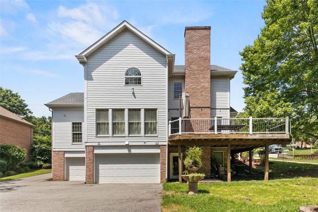 1526 Allison Dr, Upper St Clair, PA 15241