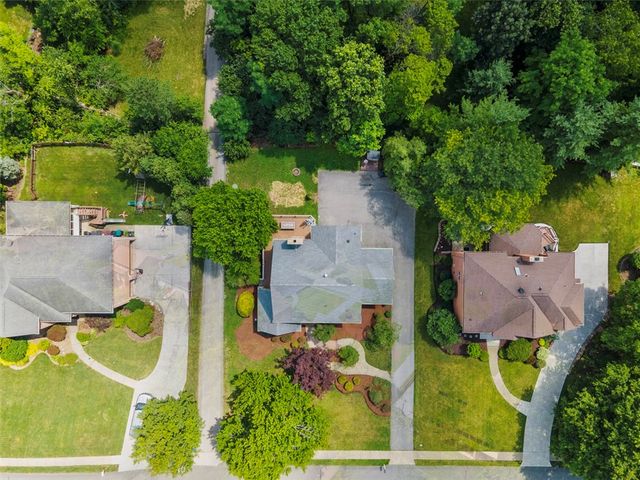 1526 Allison Dr, Upper St Clair, PA 15241