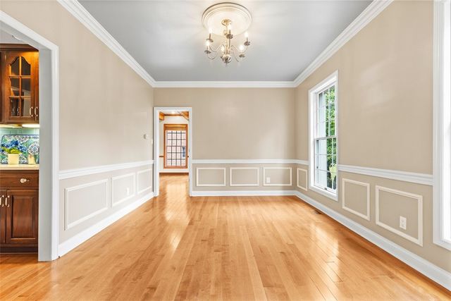 1526 Allison Dr, Upper St Clair, PA 15241