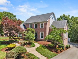 1526 Allison Dr, Upper St Clair, PA 15241