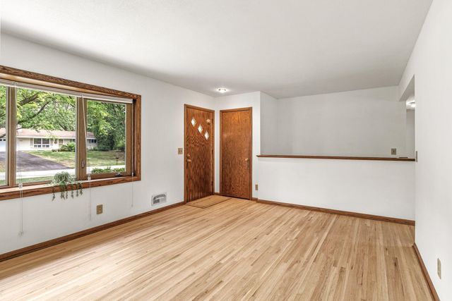 1760 Garland Lane N, Plymouth, MN 55447
