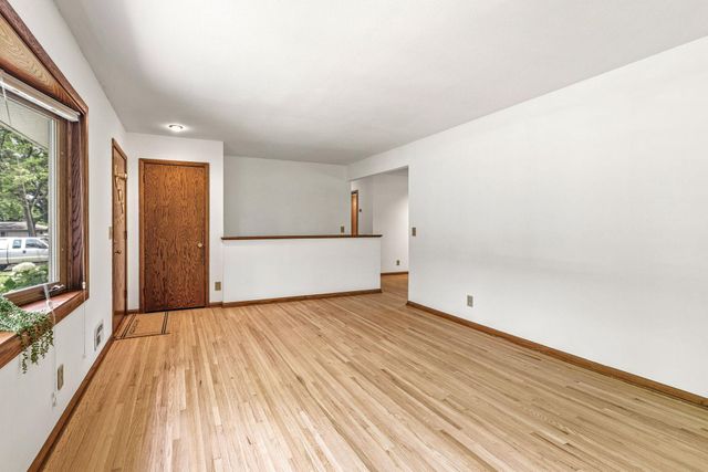 1760 Garland Lane N, Plymouth, MN 55447