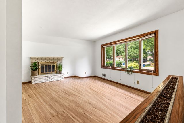 1760 Garland Lane N, Plymouth, MN 55447