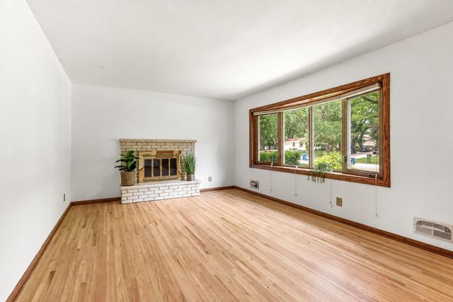 1760 Garland Lane N, Plymouth, MN 55447