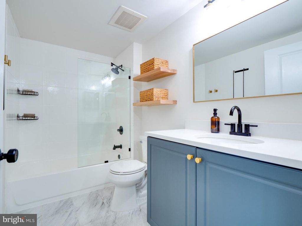 851 N GLEBE RD #816, Arlington, VA 22203